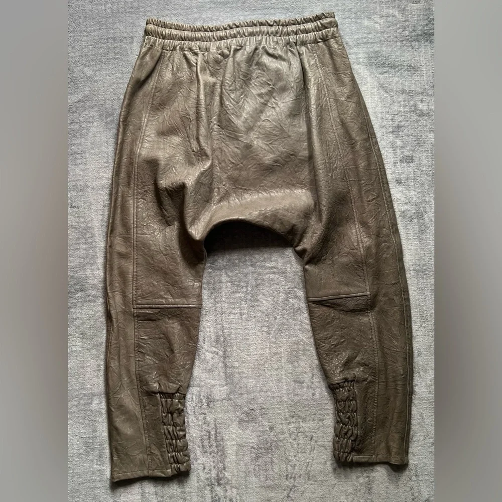 ROCOCO Crinkle Leather Pants Sz S Barrel Drop Crutch Crop Harem Olive Green Soft - Picture 17 of 17